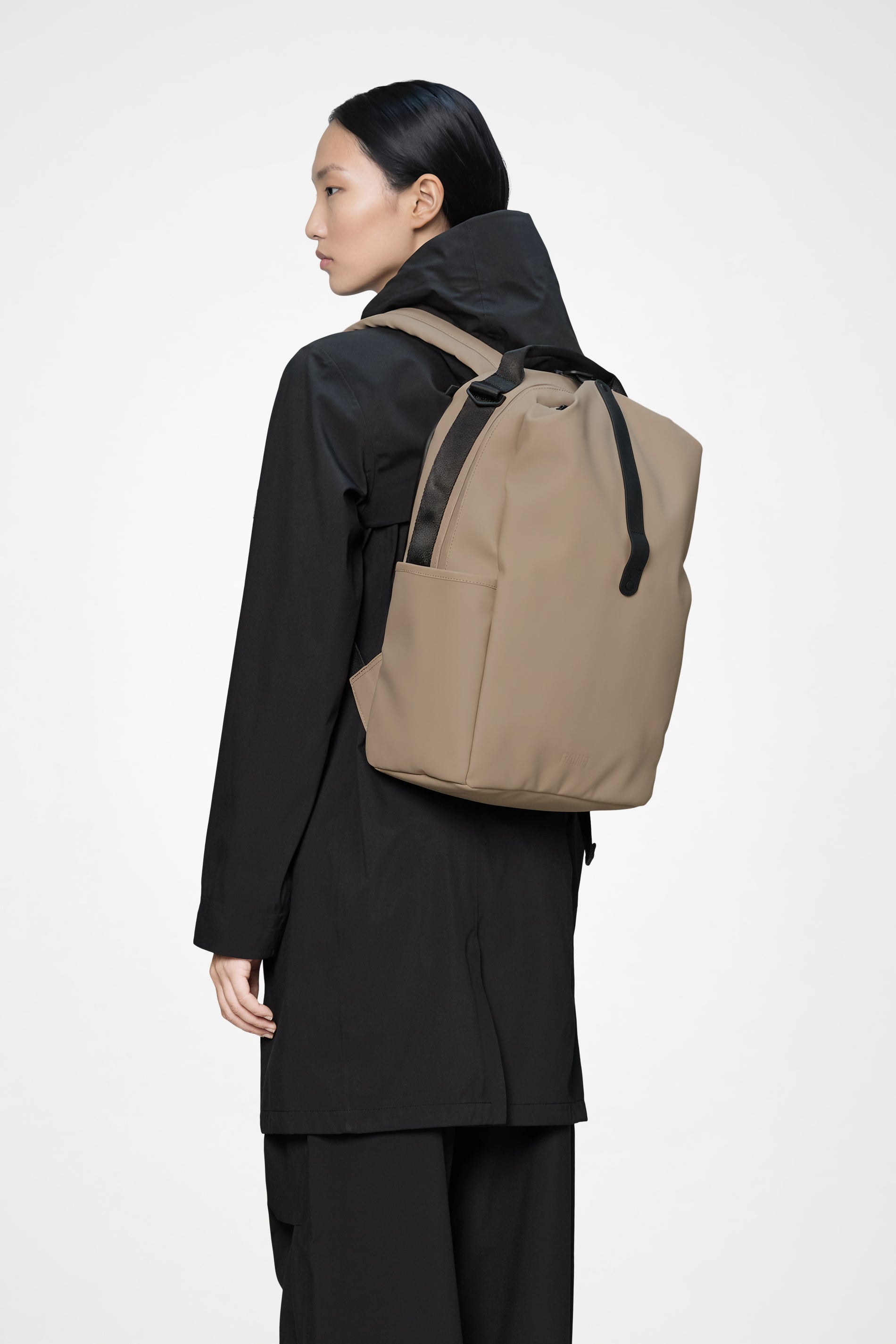RAINS Clip Front Backpack Beige 21L H44 x D16 x W30 cm Backpack