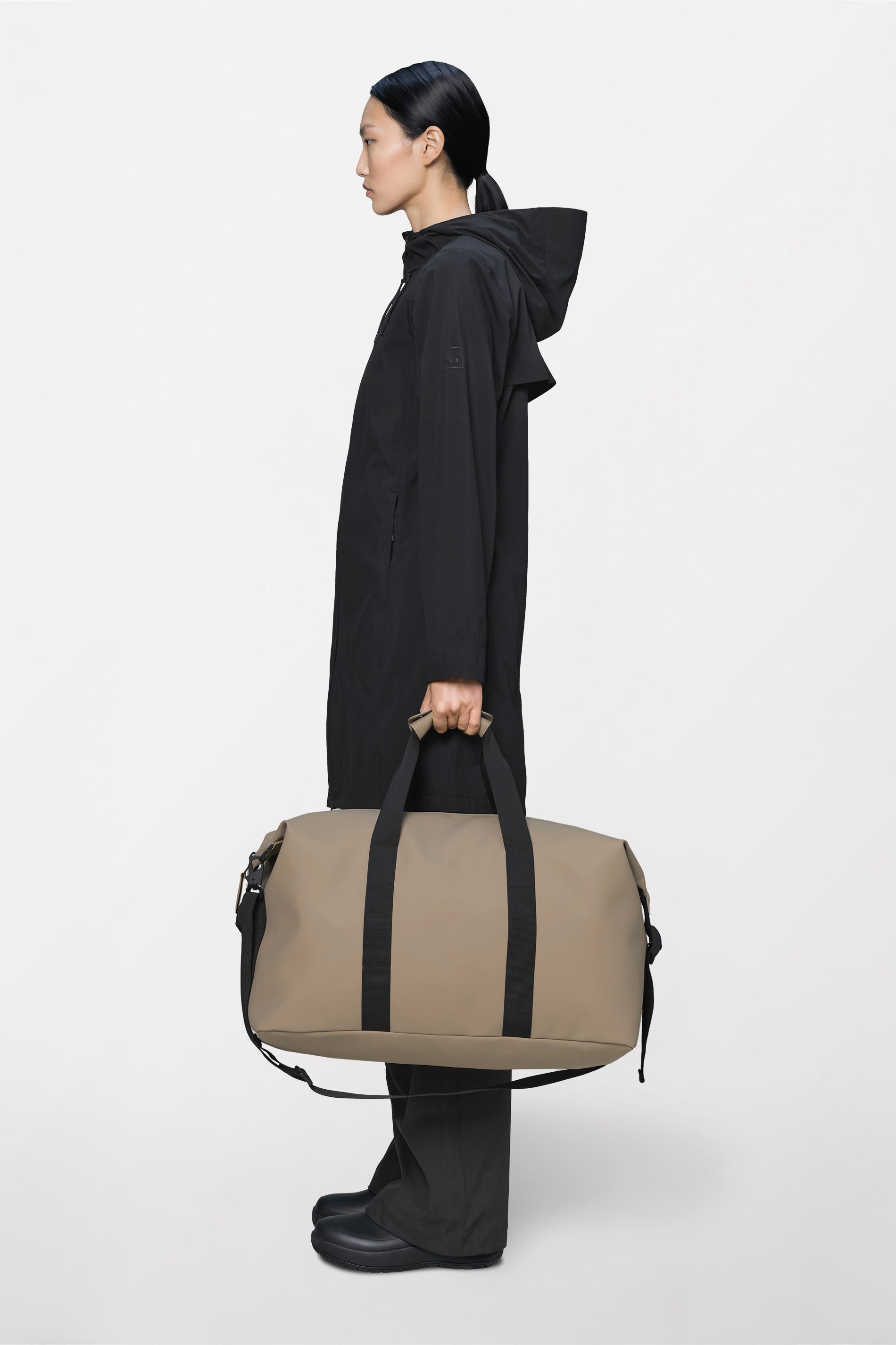RAINS Hilo Weekend Bag Beige 36L H27 x D26 x W52 cm Weekender