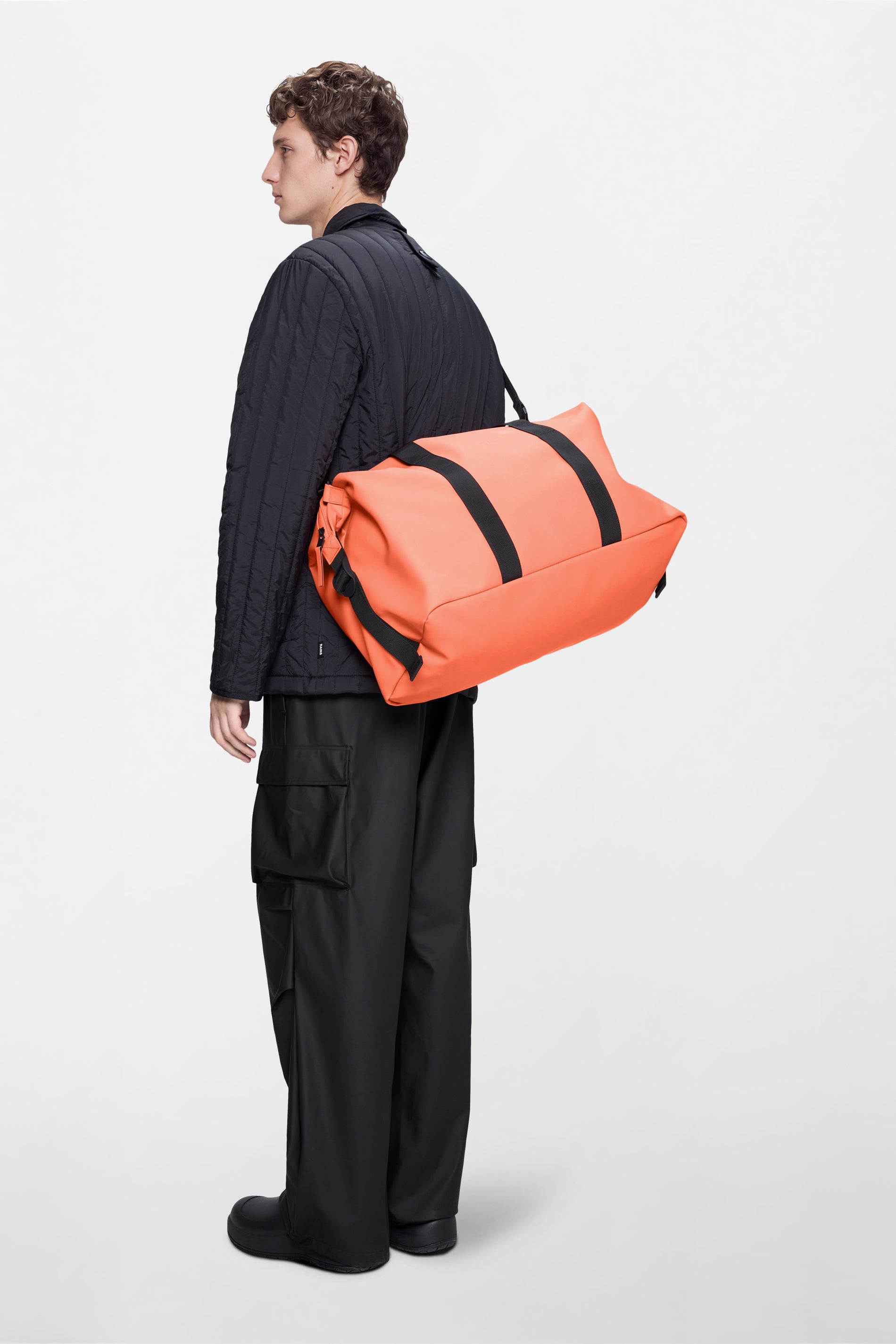 RAINS Hilo Weekend Bag Ember 36L H27 x D26 x W52 cm Weekender