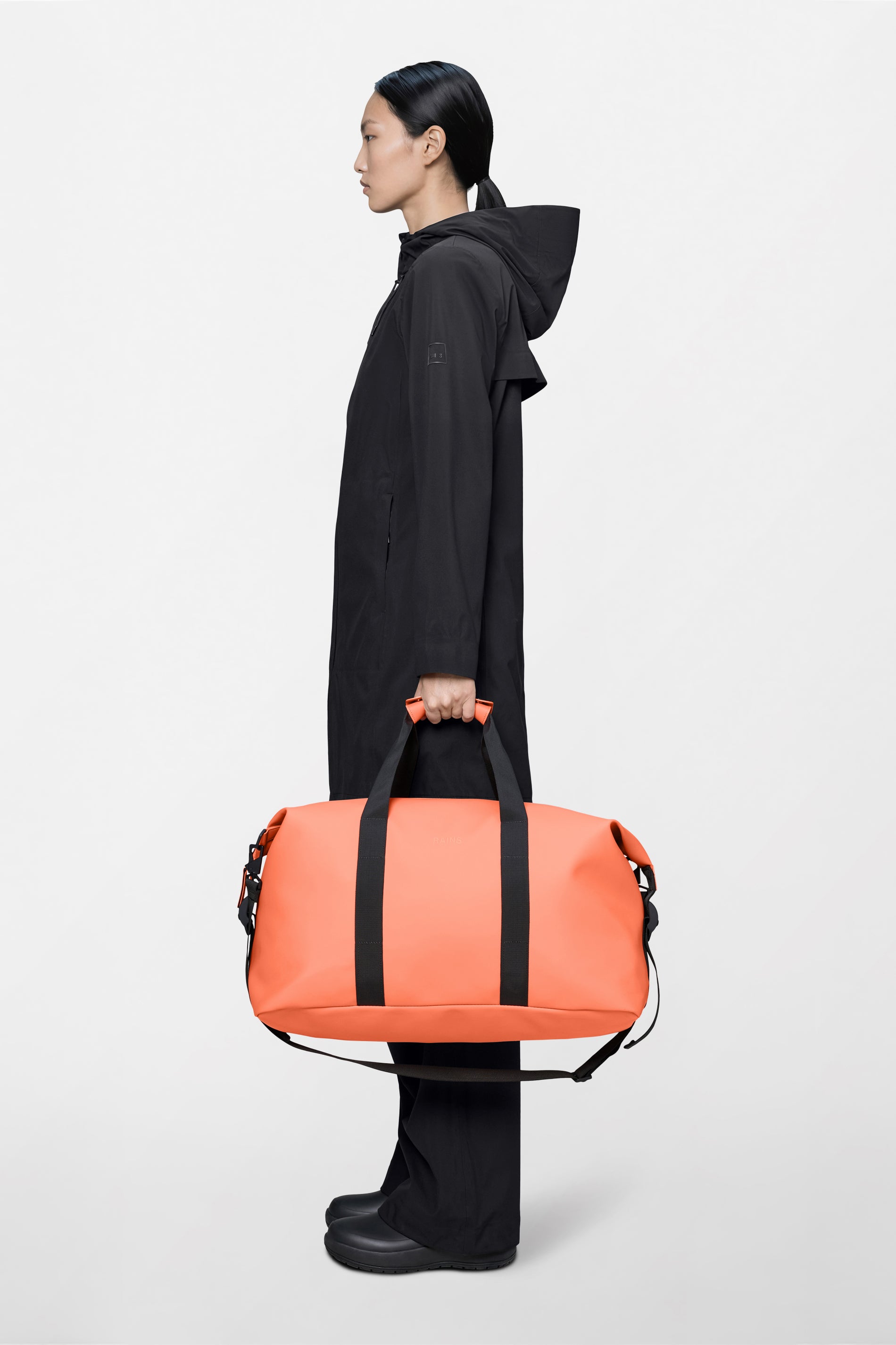 RAINS Hilo Weekend Bag Ember 36L H27 x D26 x W52 cm Weekender
