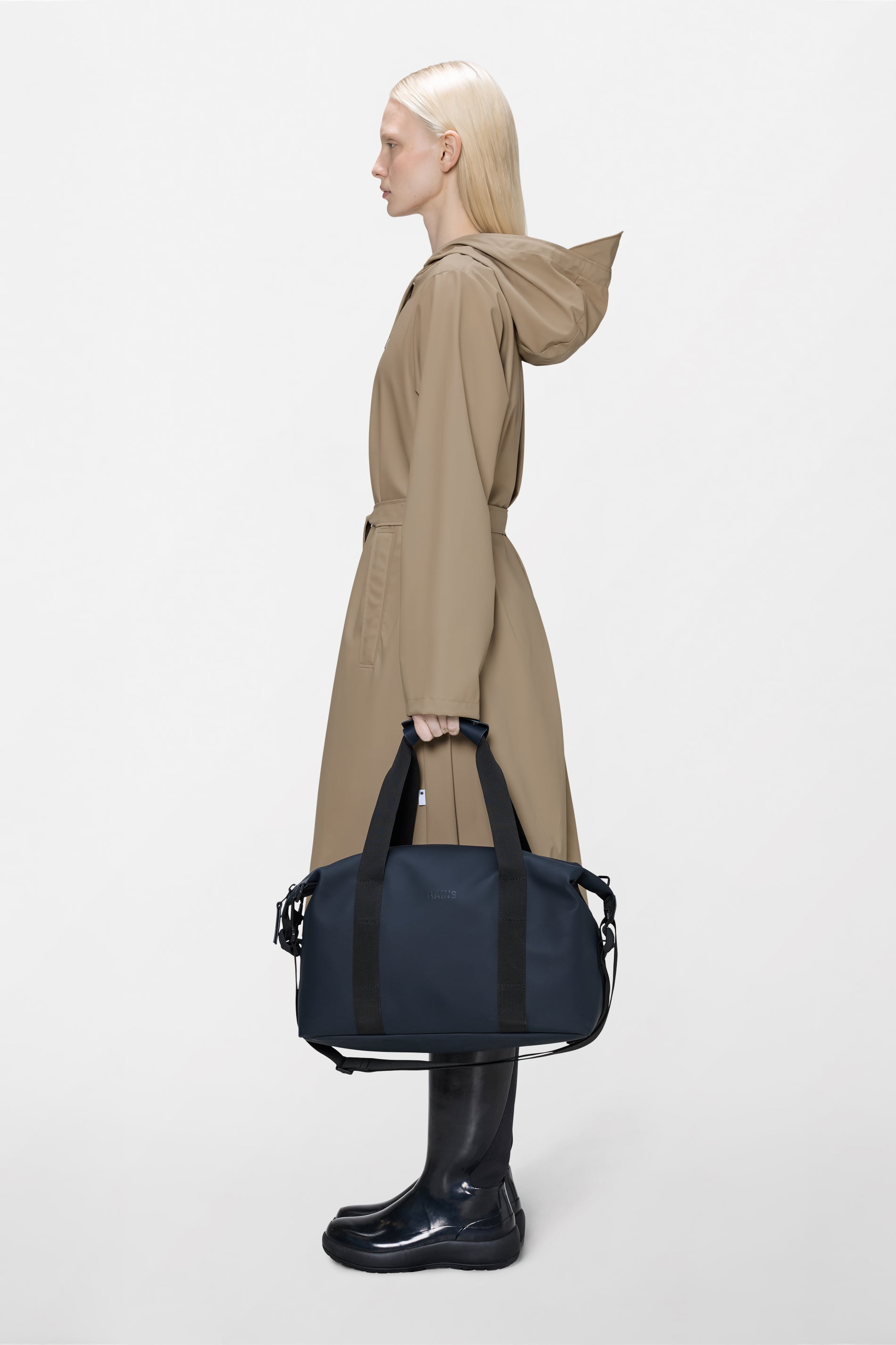 RAINS Hilo Weekend Bag Small Navy 18L H26 x D20 x W40 cm Weekender
