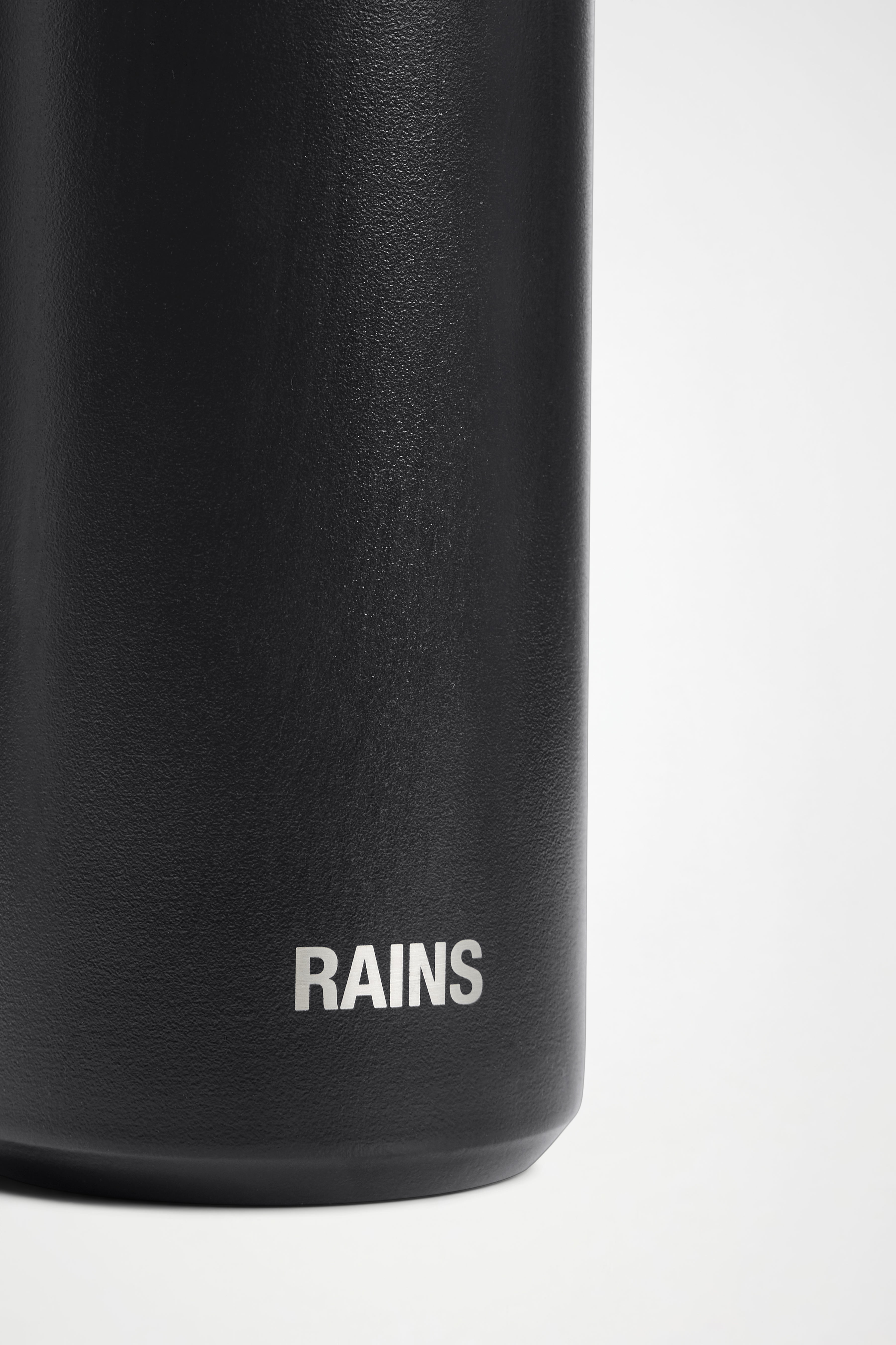 RAINS Insulated Flask 500ml Black Bottles