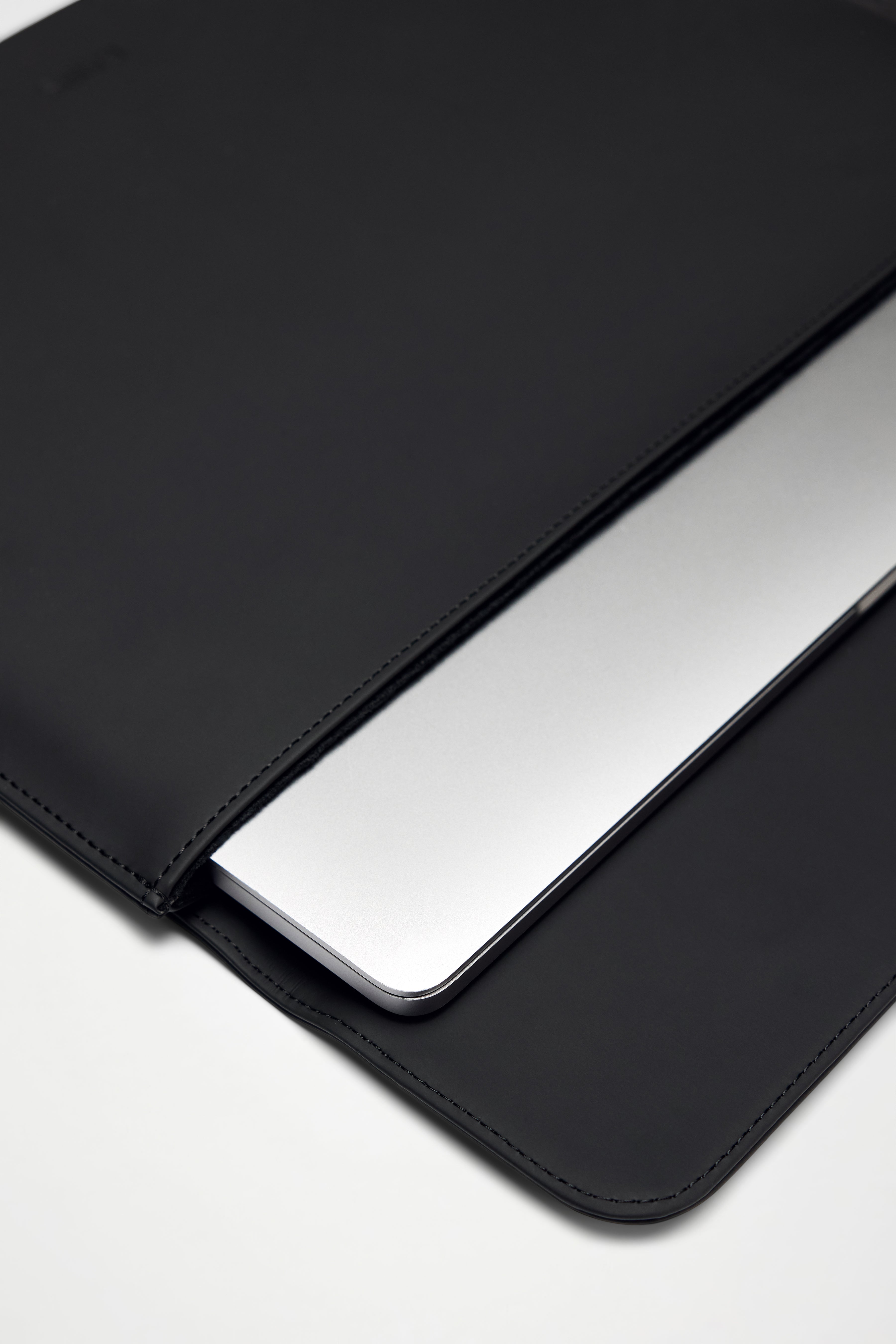 RAINS Laptop Portfolio 15″/16″ Black 0.60L H30 x D0 x W40 cm Laptop Case