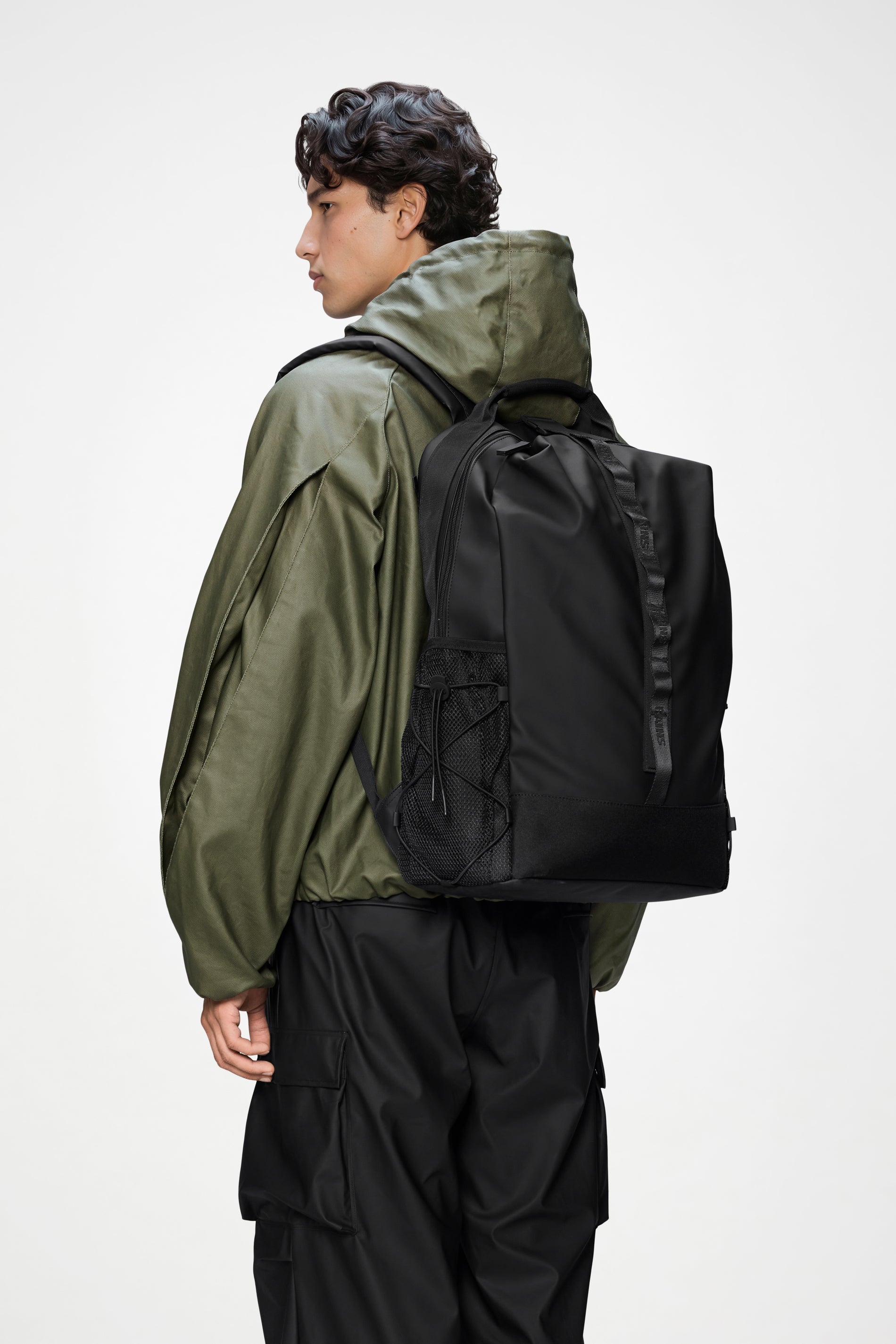 RAINS Trail Clip Front Backpack Black 27L H52 x D16.50 x W35 cm Backpack