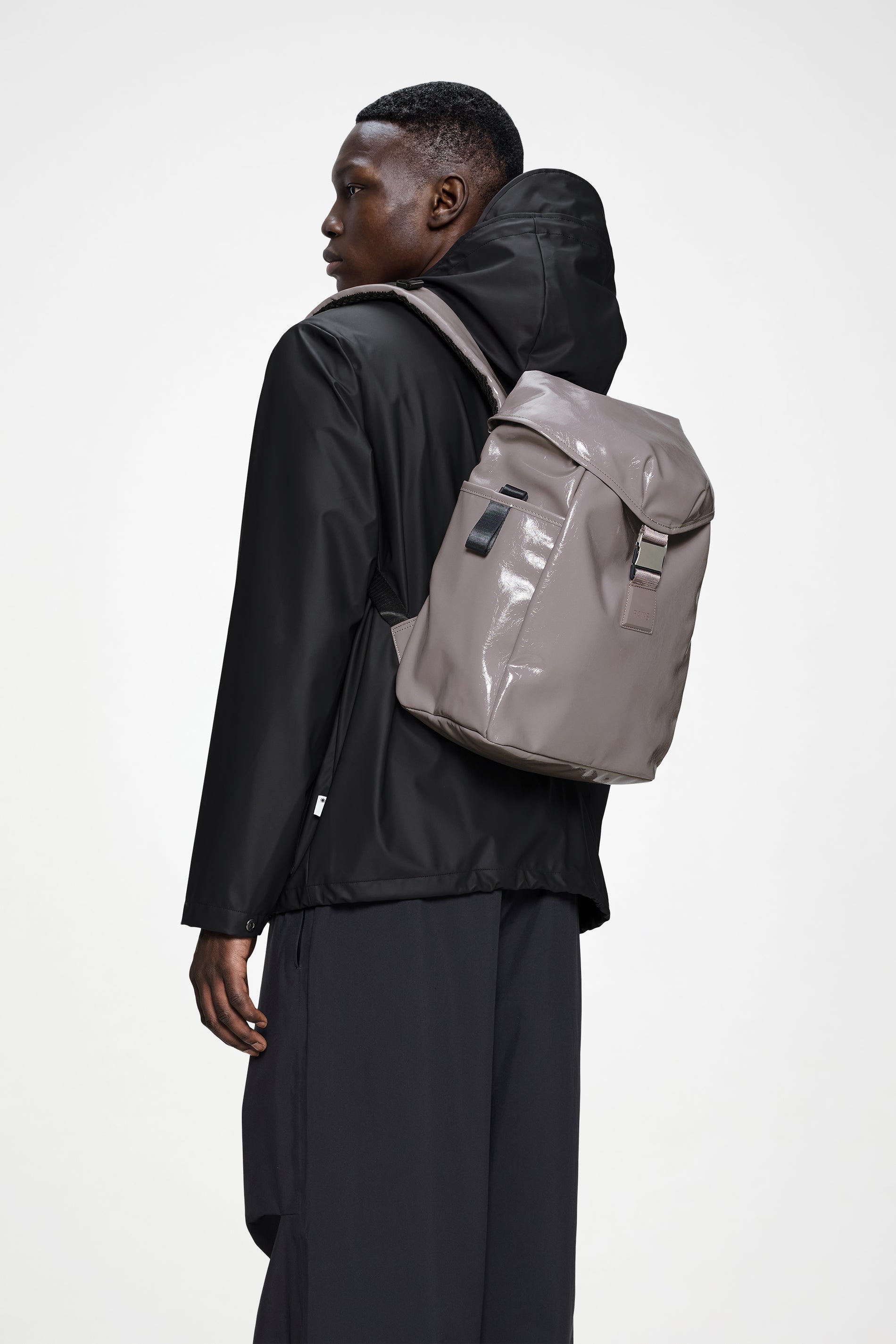 RAINS Valera Bucket Backpack Cinder Glaze 18L H40 x D16 x W29 cm Backpack