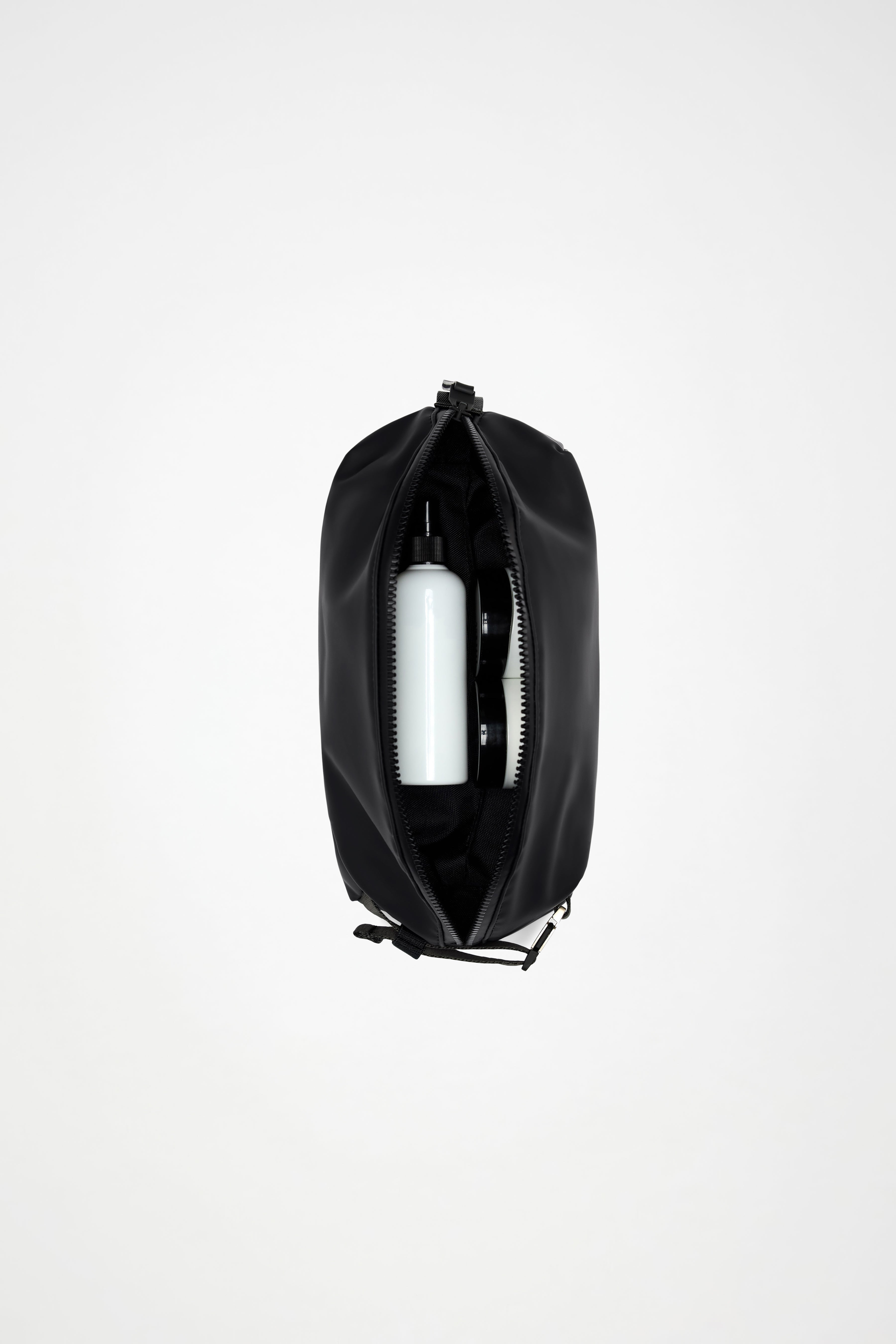 RAINS Valera Wash Bag Black 6L H18 x D12 x W25 cm Wash Bag