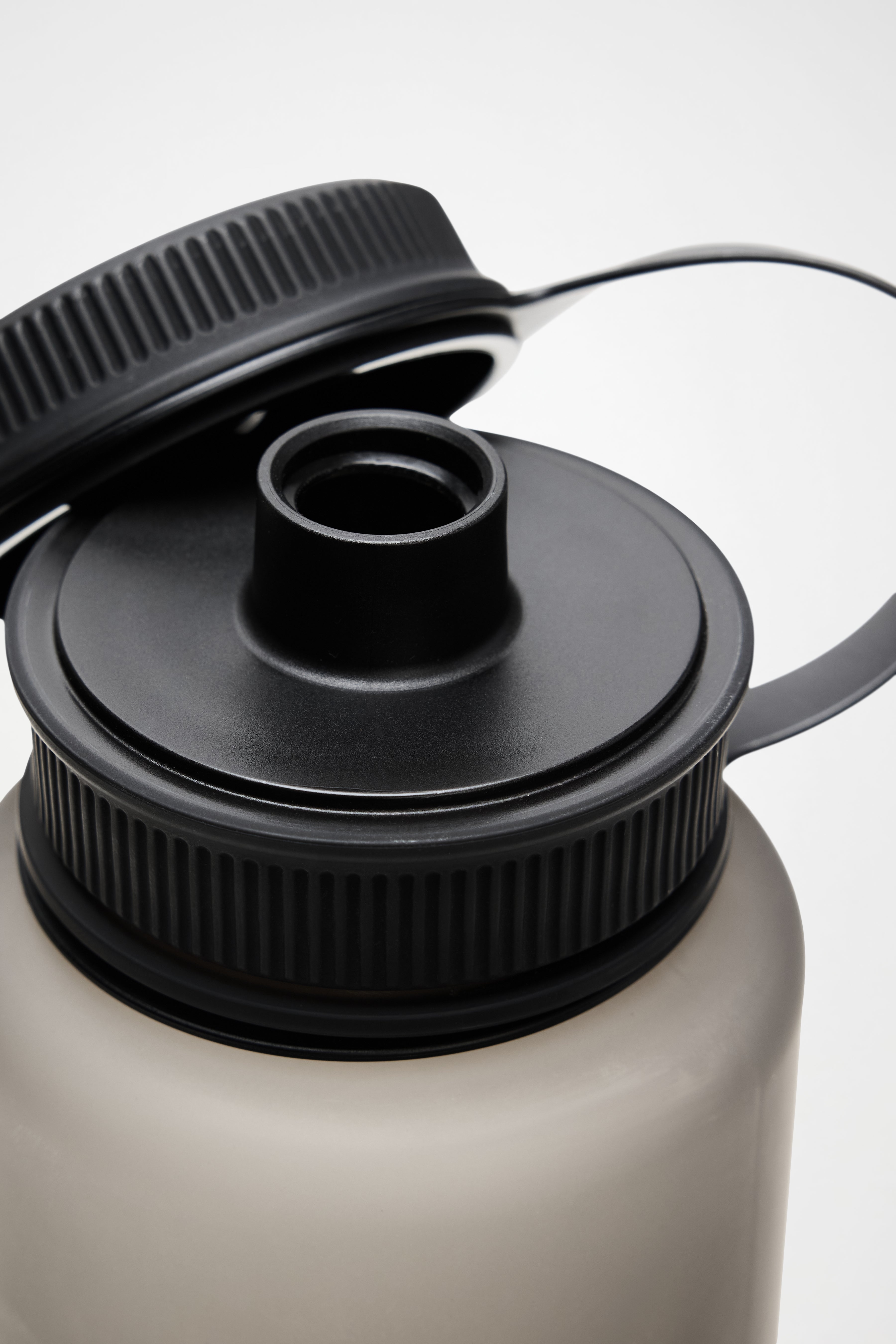 RAINS Water Bottle 900ml Black Bottles