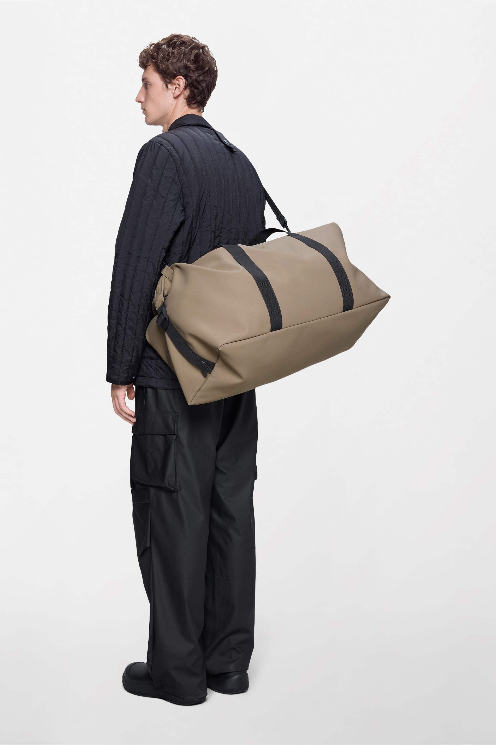 RAINS Hilo Weekend Bag Large Beige 47L H29 x D28 x W60 cm Weekender
