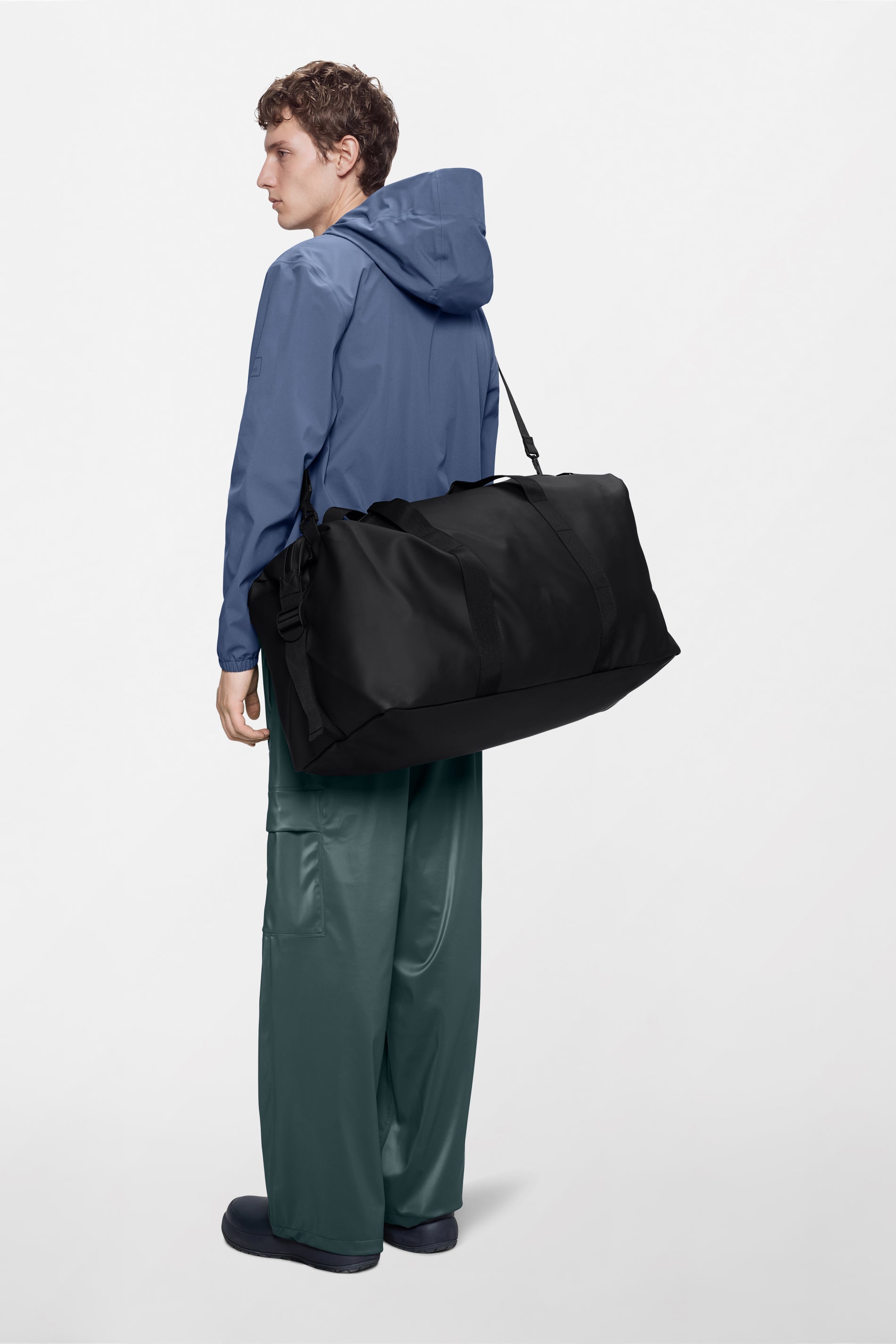 RAINS Hilo Weekend Bag Large Black 47L H29 x D28 x W60 cm Weekender